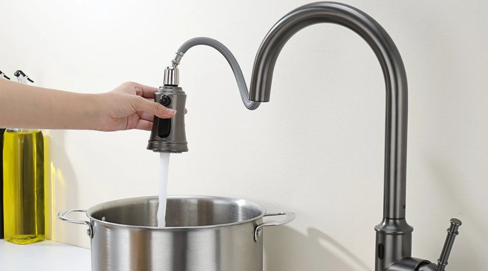 Top 5 Advantages of Using a Pull-Down Kitchen Faucet - Lefton Home